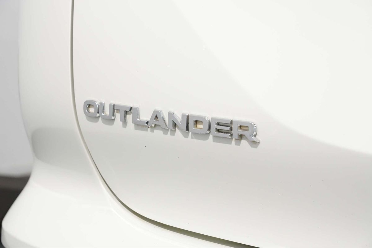 2022 Mitsubishi Outlander ES ZM
