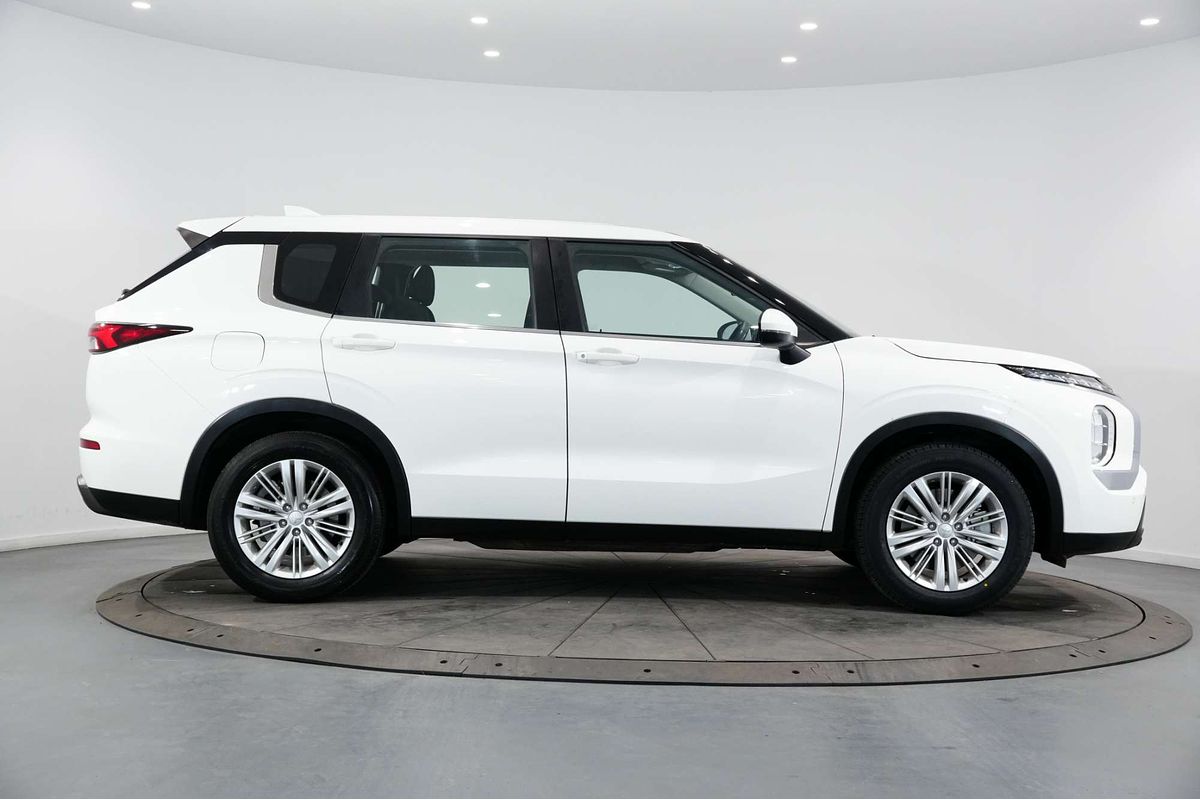 2022 Mitsubishi Outlander ES ZM