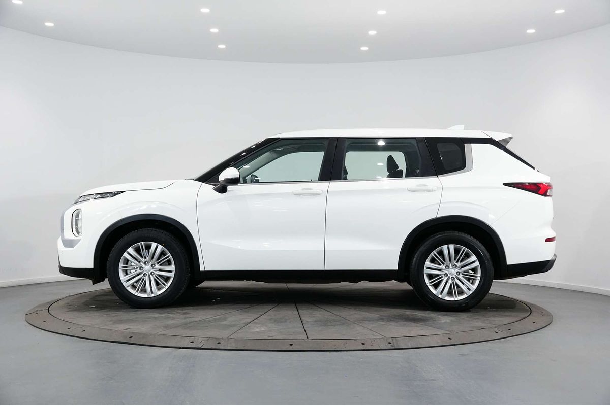 2022 Mitsubishi Outlander ES ZM