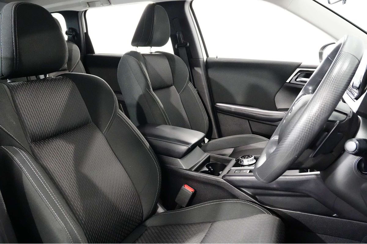 2022 Mitsubishi Outlander ES ZM