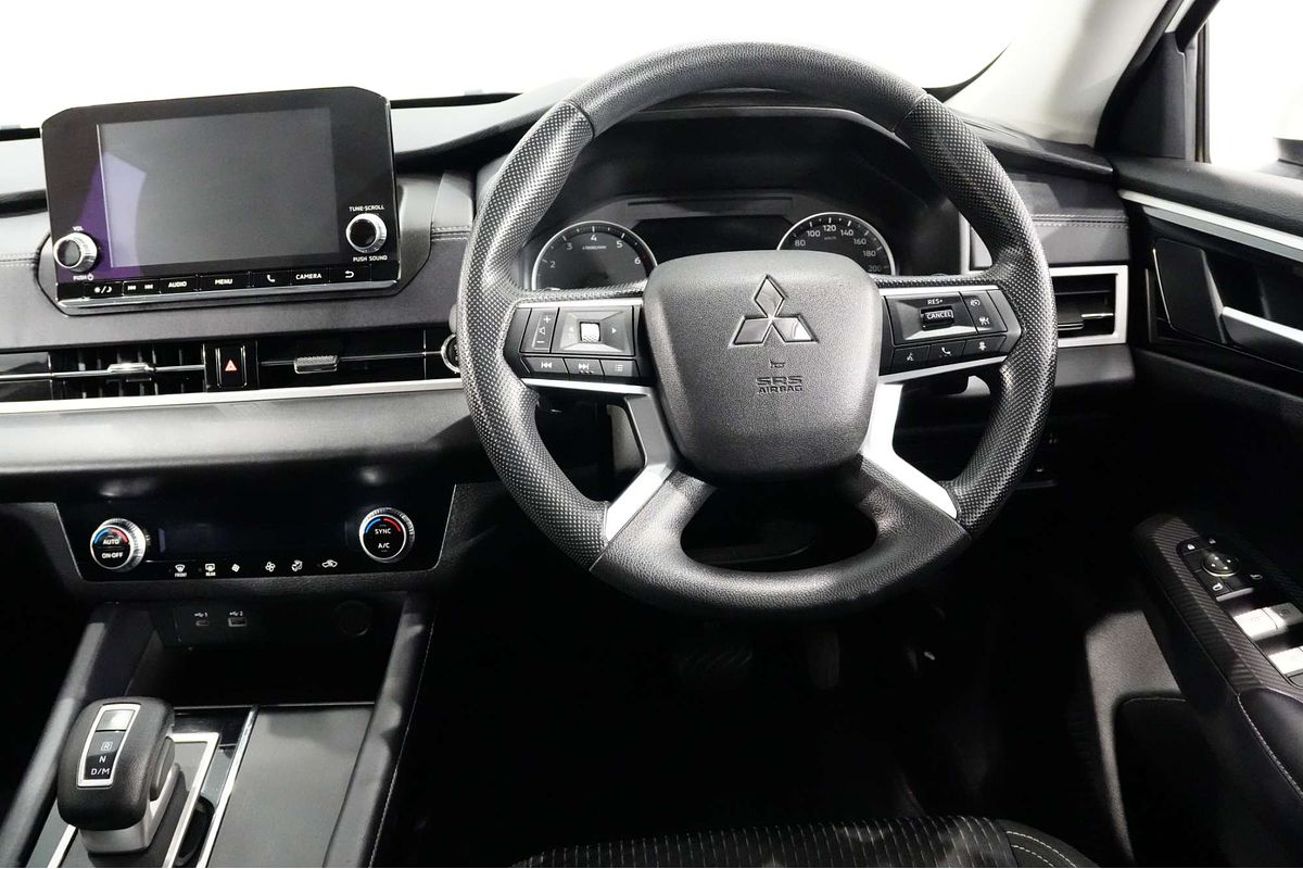 2022 Mitsubishi Outlander ES ZM