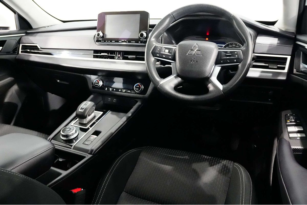 2022 Mitsubishi Outlander ES ZM