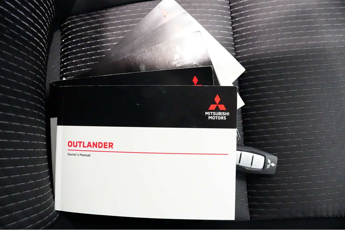 2022 Mitsubishi Outlander ES ZM