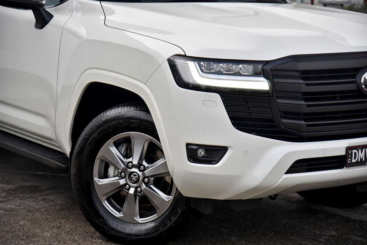 2025 Toyota Landcruiser Sahara FJA300R