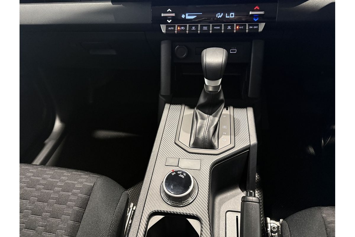 2026 Mitsubishi MV Triton GLX 2.4L D 6AT 4X4 CC CC