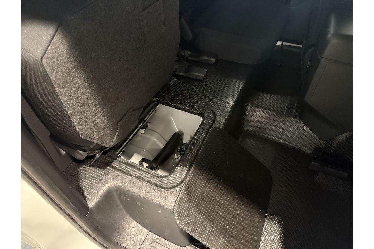 2026 Mitsubishi MV Triton GLX 2.4L D 6AT 4X4 CC CC