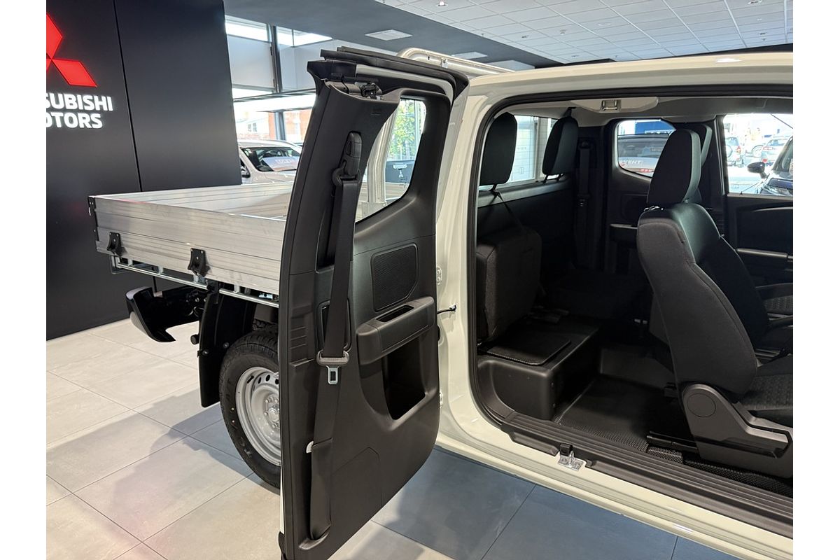 2026 Mitsubishi MV Triton GLX 2.4L D 6AT 4X4 CC CC