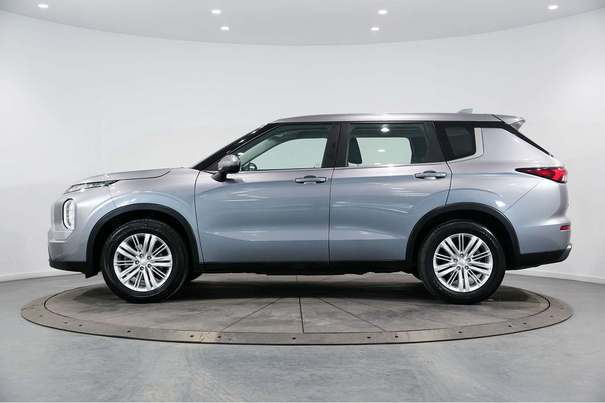 2022 Mitsubishi Outlander ES ZM