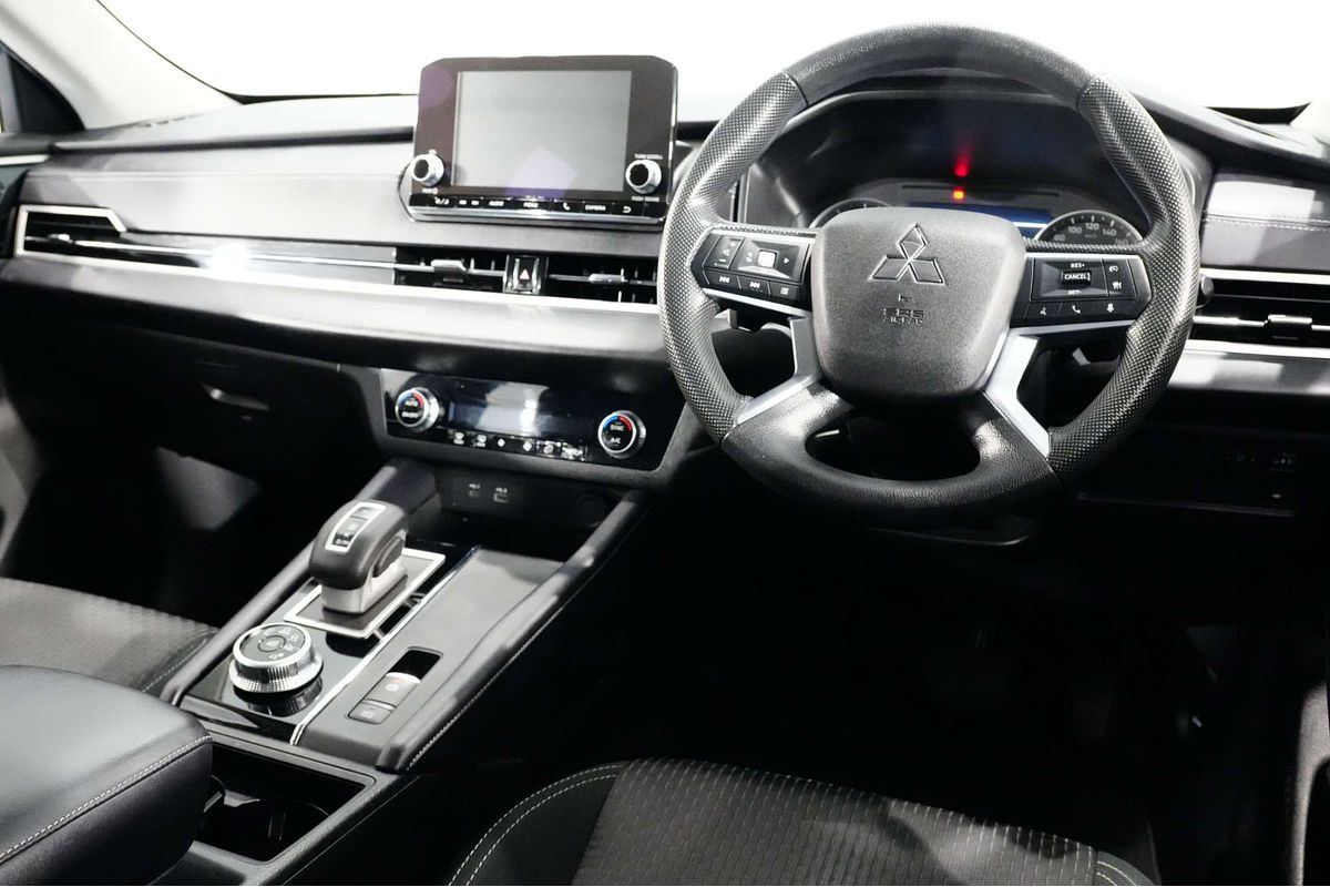 2022 Mitsubishi Outlander ES ZM
