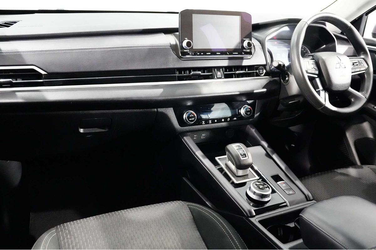 2022 Mitsubishi Outlander ES ZM