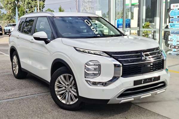 2024 Mitsubishi Outlander LS ZM
