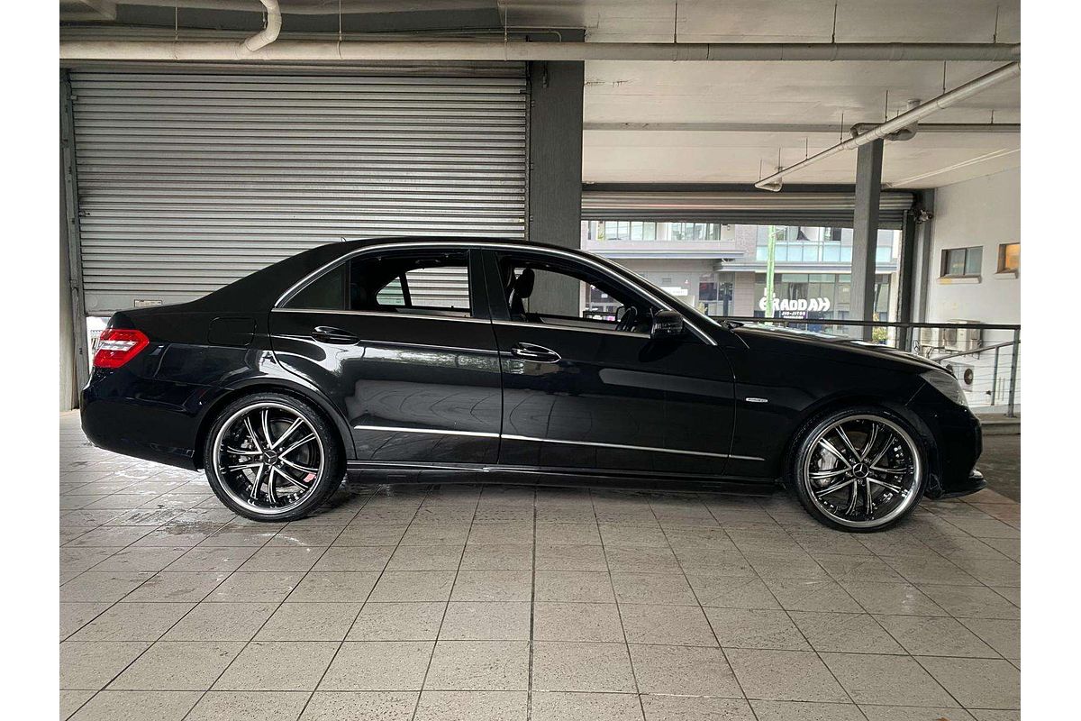 E500 212 AVANTGARDE 5.5L V8 MULTI POINT F/INJ 7 SP AUTOMATIC G-TRONIC 4D SEDAN 
