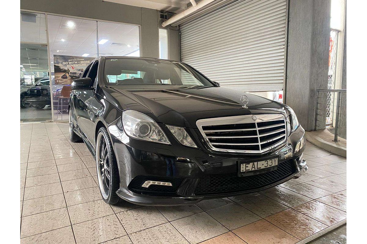 E500 212 AVANTGARDE 5.5L V8 MULTI POINT F/INJ 7 SP AUTOMATIC G-TRONIC 4D SEDAN 