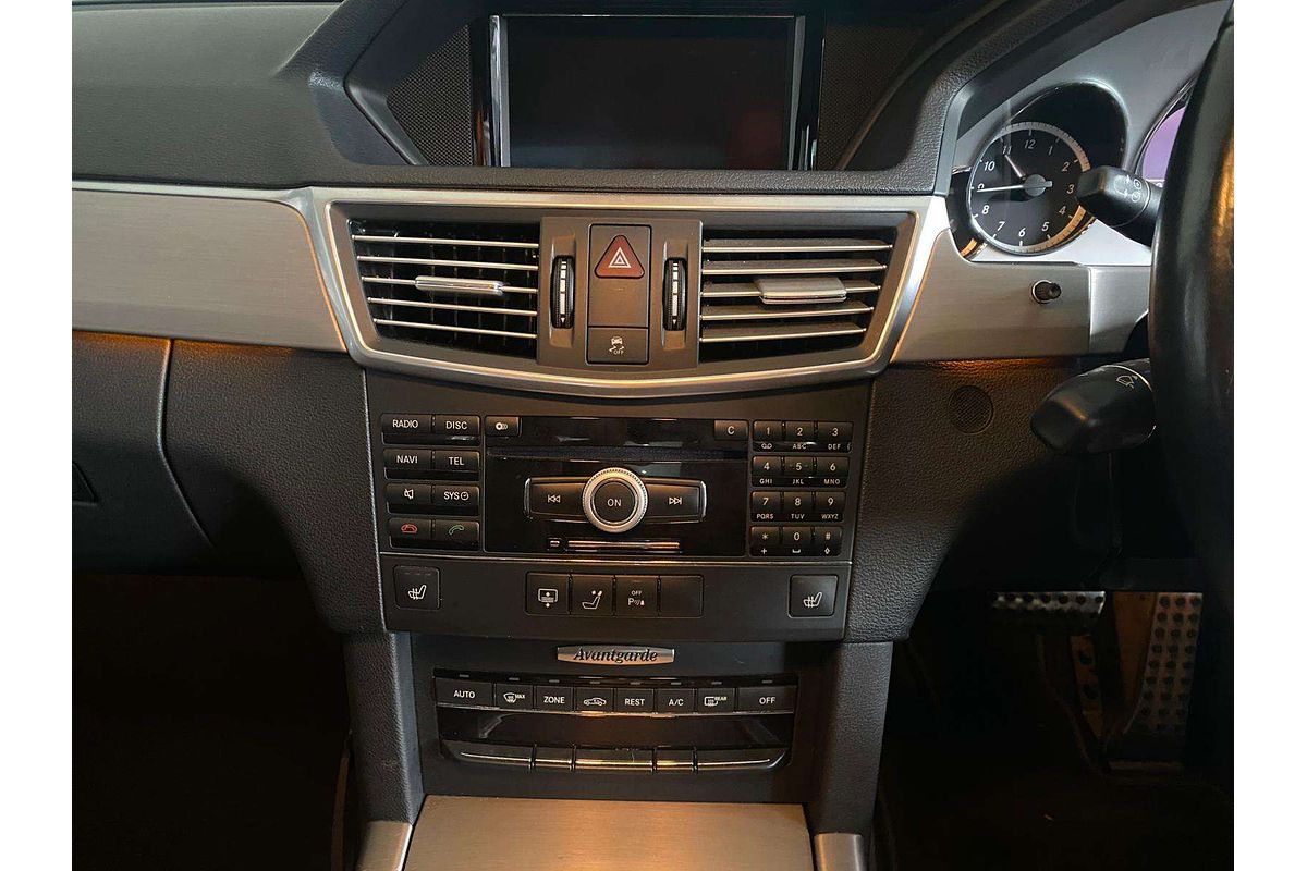 E500 212 AVANTGARDE 5.5L V8 MULTI POINT F/INJ 7 SP AUTOMATIC G-TRONIC 4D SEDAN 