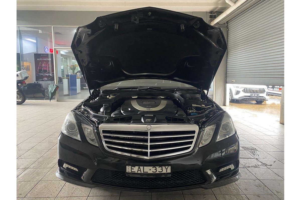 E500 212 AVANTGARDE 5.5L V8 MULTI POINT F/INJ 7 SP AUTOMATIC G-TRONIC 4D SEDAN 