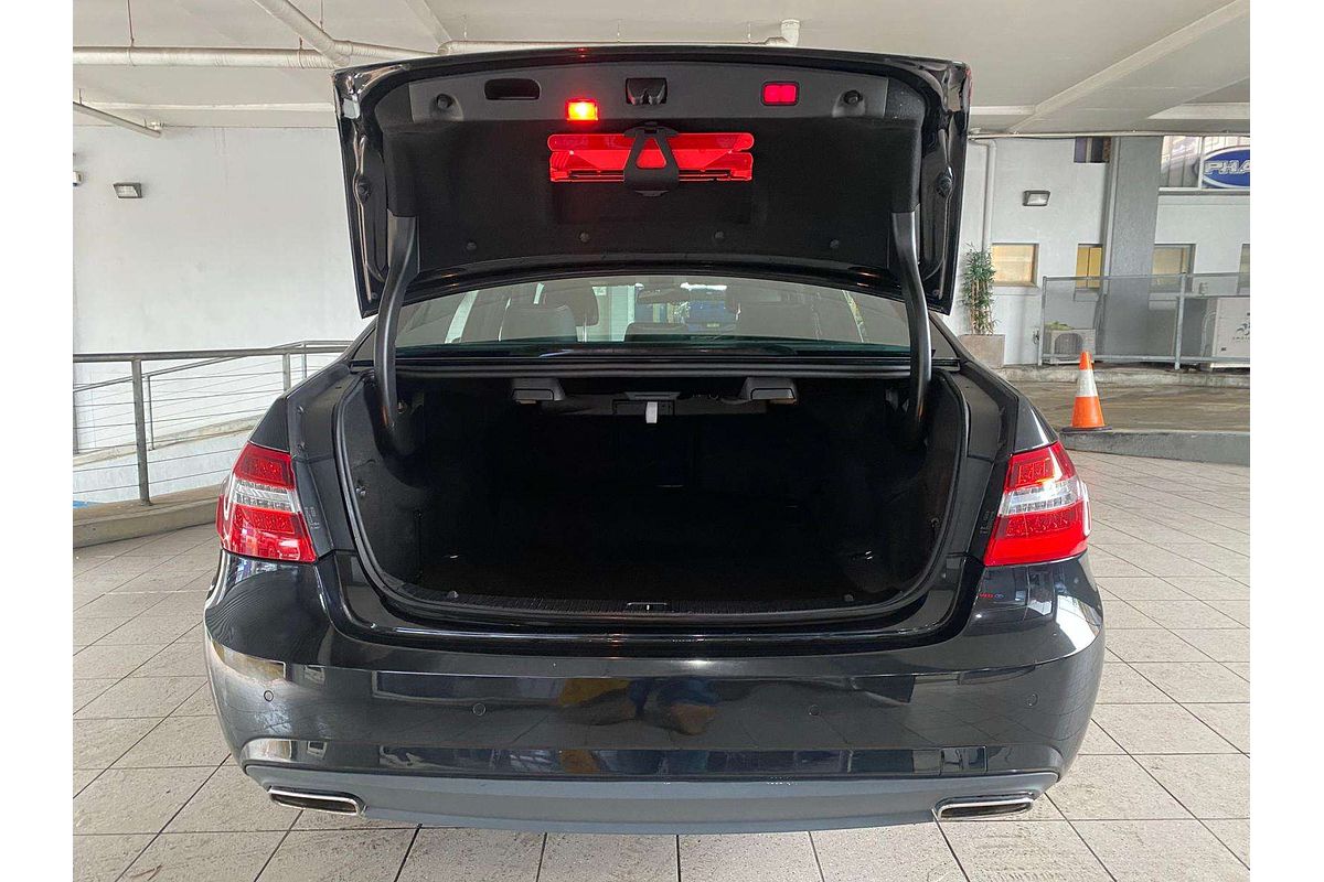 E500 212 AVANTGARDE 5.5L V8 MULTI POINT F/INJ 7 SP AUTOMATIC G-TRONIC 4D SEDAN 