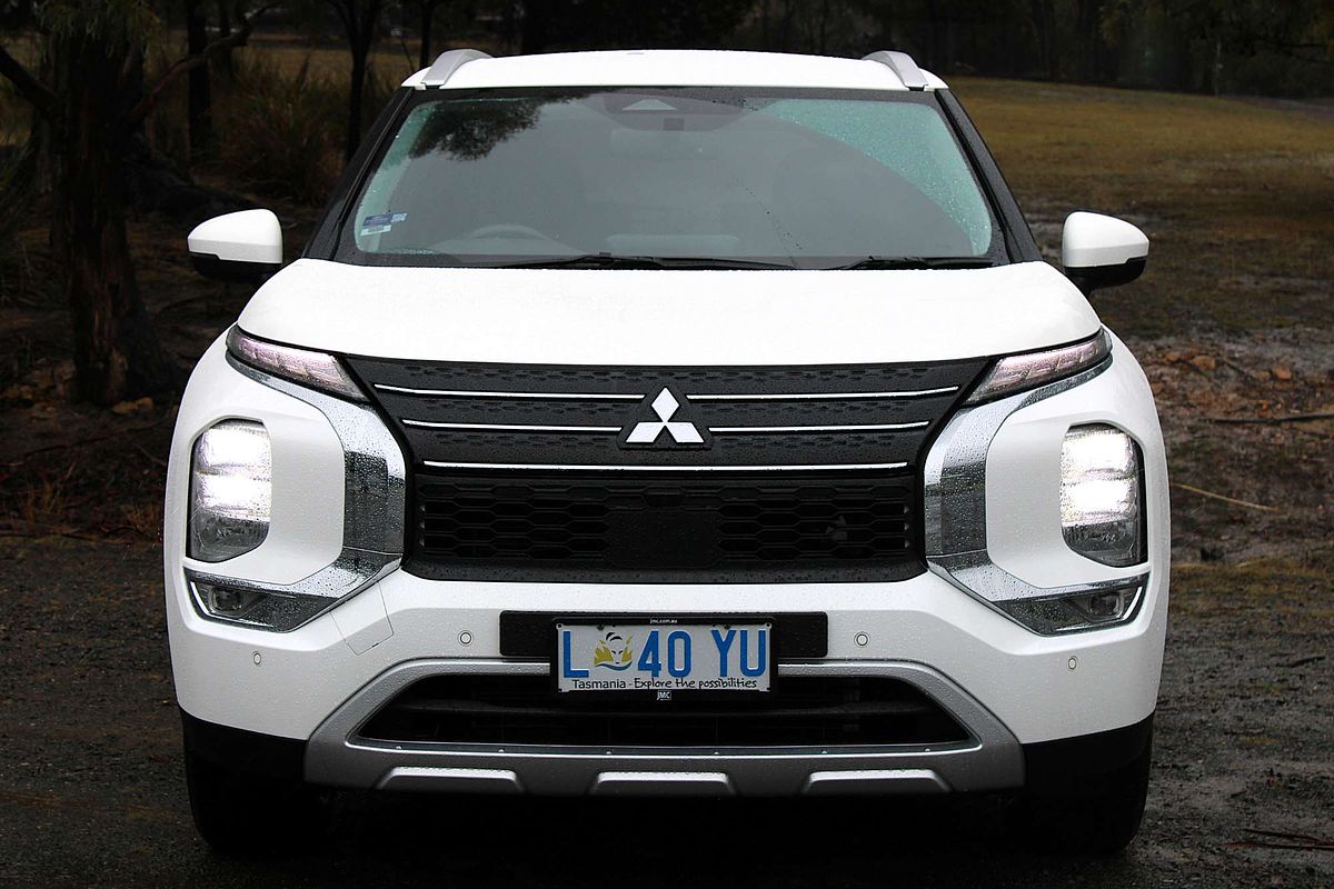 2024 Mitsubishi Outlander LS ZM