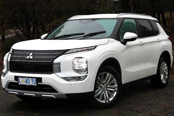 2024 Mitsubishi Outlander LS ZM