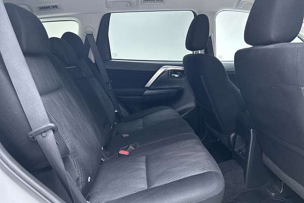 2021 Mitsubishi Pajero Sport GLS QF thumb-11