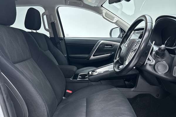 2021 Mitsubishi Pajero Sport GLS QF thumb-12