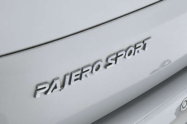 2021 Mitsubishi Pajero Sport GLS QF thumb-21