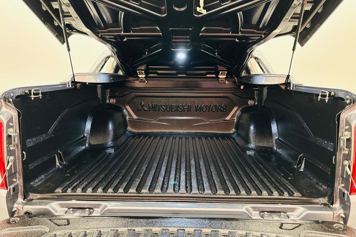 2017 Mitsubishi MQ Triton EXCEED 2.4L DID 5A/T 4X4 DC PU