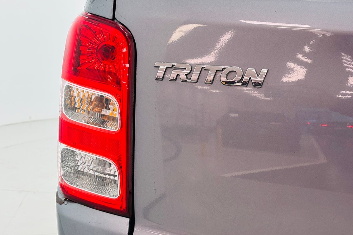 2017 Mitsubishi MQ Triton EXCEED 2.4L DID 5A/T 4X4 DC PU