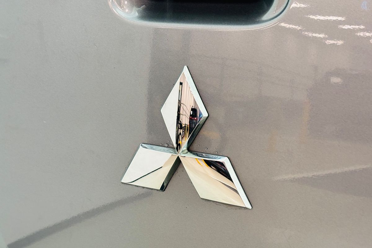 2017 Mitsubishi MQ Triton EXCEED 2.4L DID 5A/T 4X4 DC PU