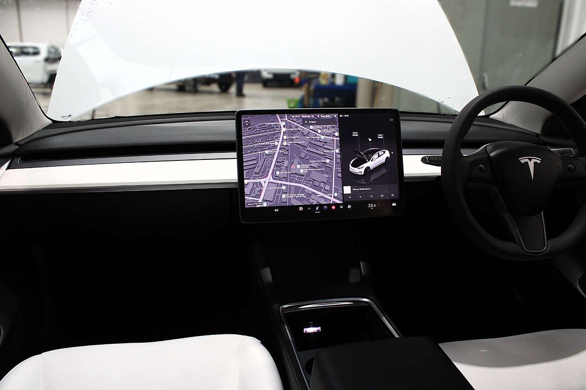 2022 Tesla Model 3 Rear-Wheel Drive