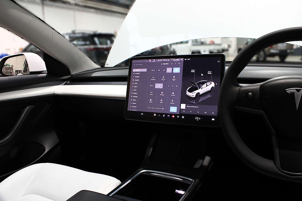 2022 Tesla Model 3 Rear-Wheel Drive