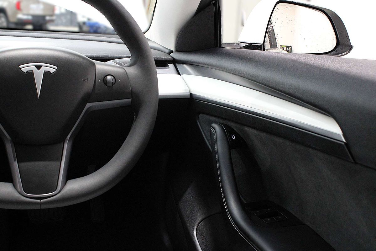 2022 Tesla Model 3 Rear-Wheel Drive