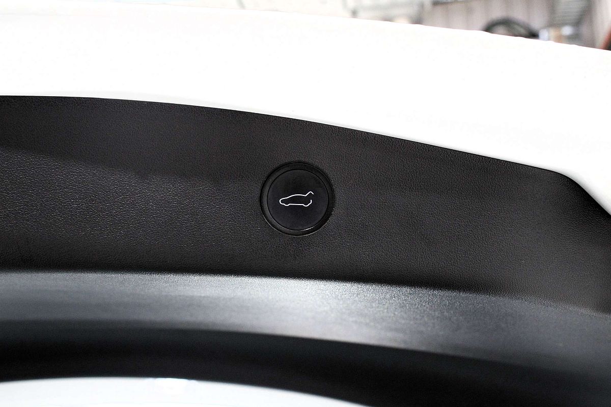 2022 Tesla Model 3 Rear-Wheel Drive