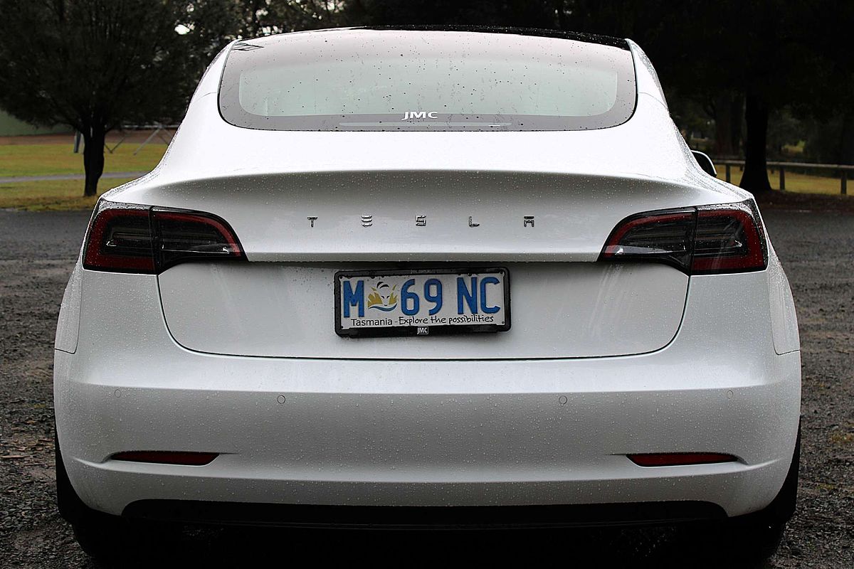 2022 Tesla Model 3 Rear-Wheel Drive
