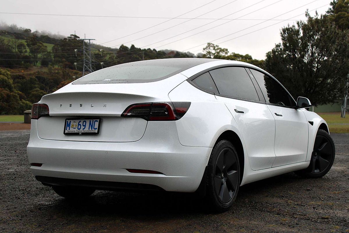 2022 Tesla Model 3 Rear-Wheel Drive
