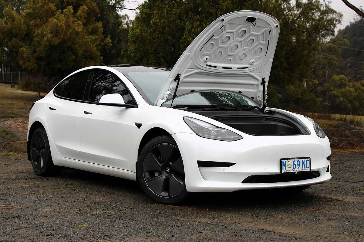 2022 Tesla Model 3 Rear-Wheel Drive