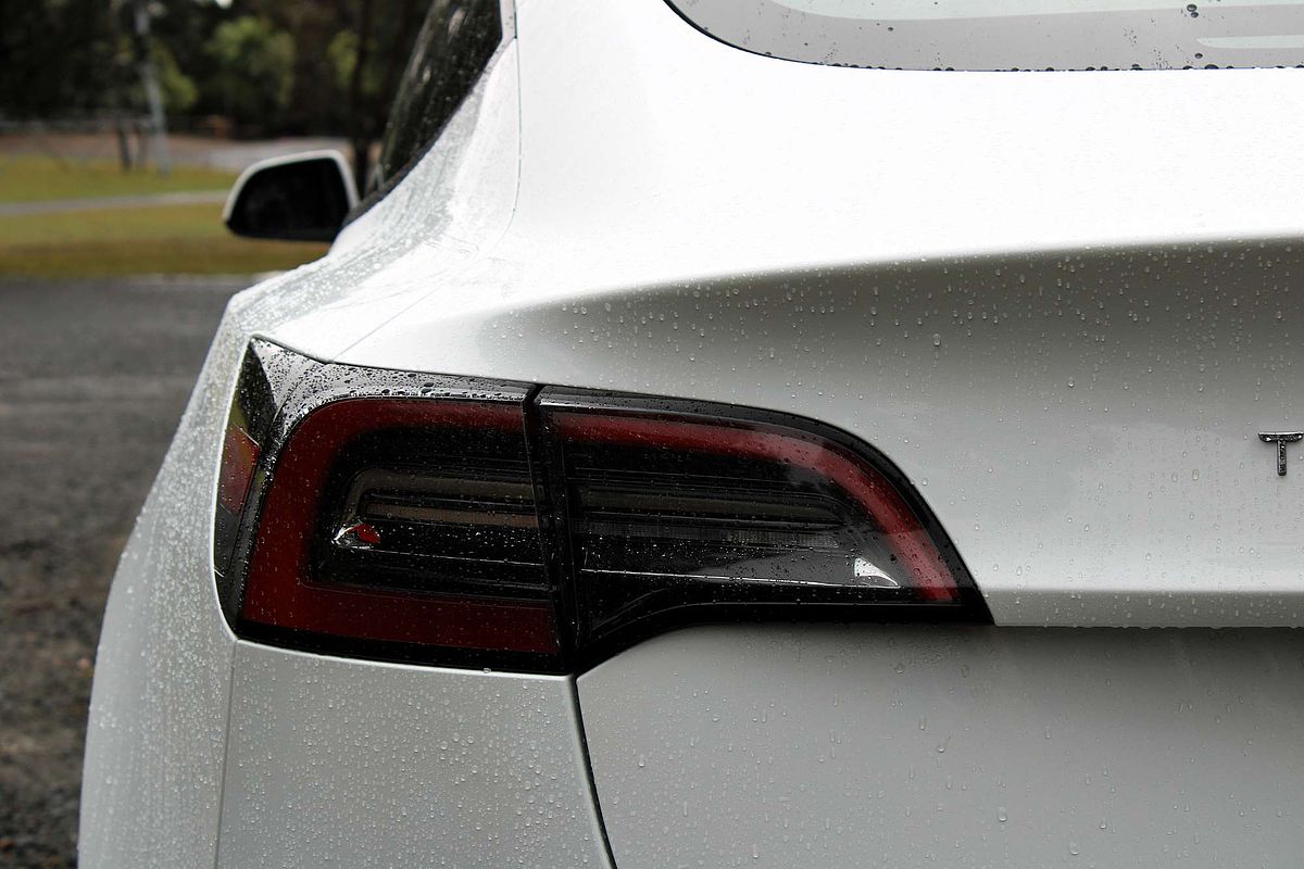 2022 Tesla Model 3 Rear-Wheel Drive