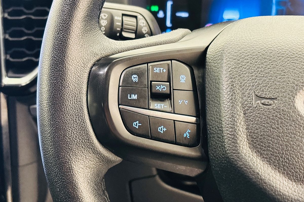 Ford Everest 2024.50 SUV TREND . 2.0L BiT DSL 10 SPD AUTO 4X4 .