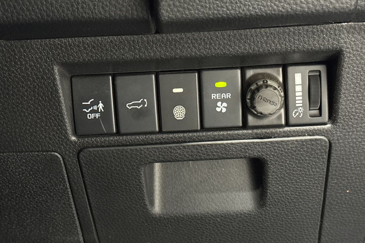 2023 Isuzu MU-X LS-U