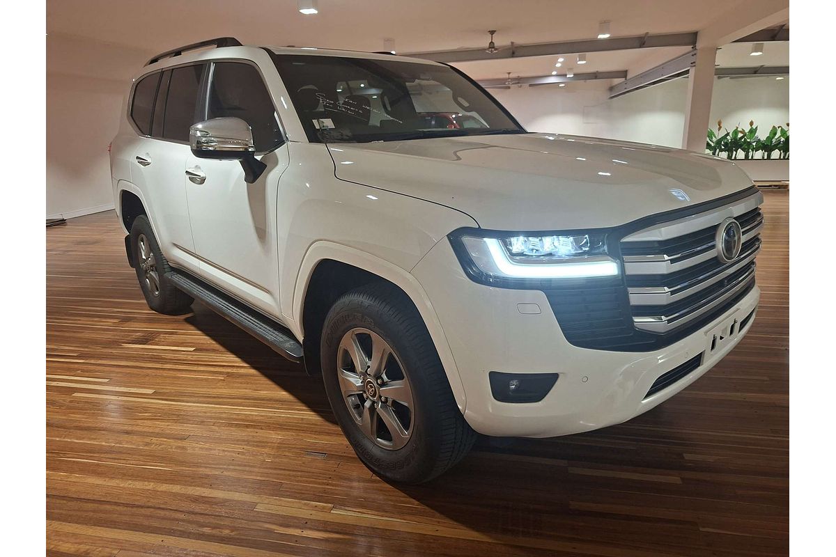 2023 Toyota Landcruiser Sahara FJA300R