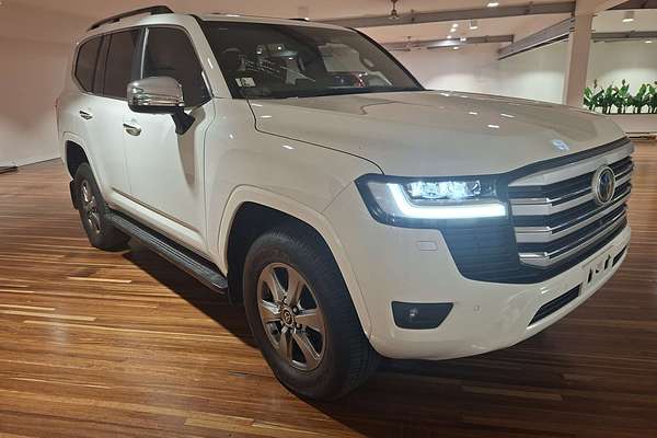 2023 Toyota Landcruiser Sahara FJA300R