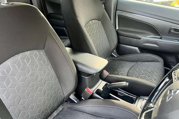2020 Mitsubishi ASX ES XD thumb-7
