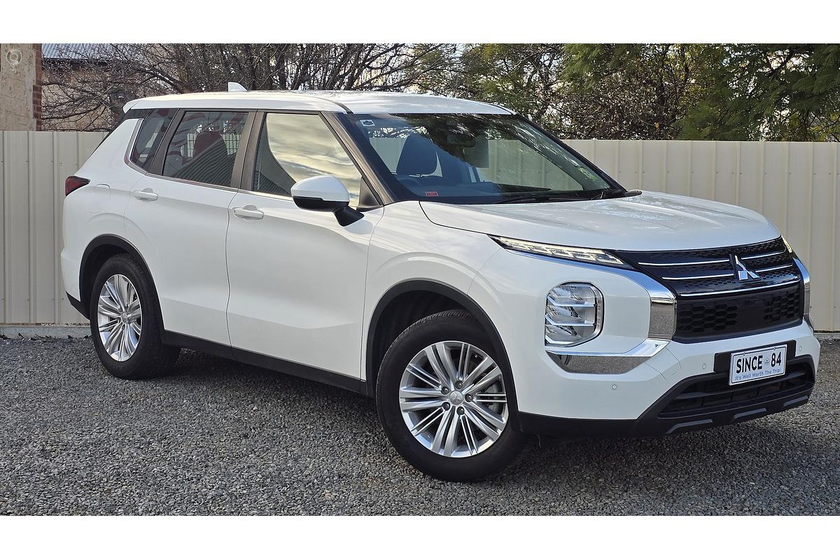 2023 Mitsubishi Outlander ES ZM