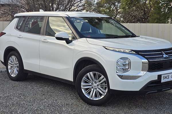 2023 Mitsubishi Outlander ES ZM