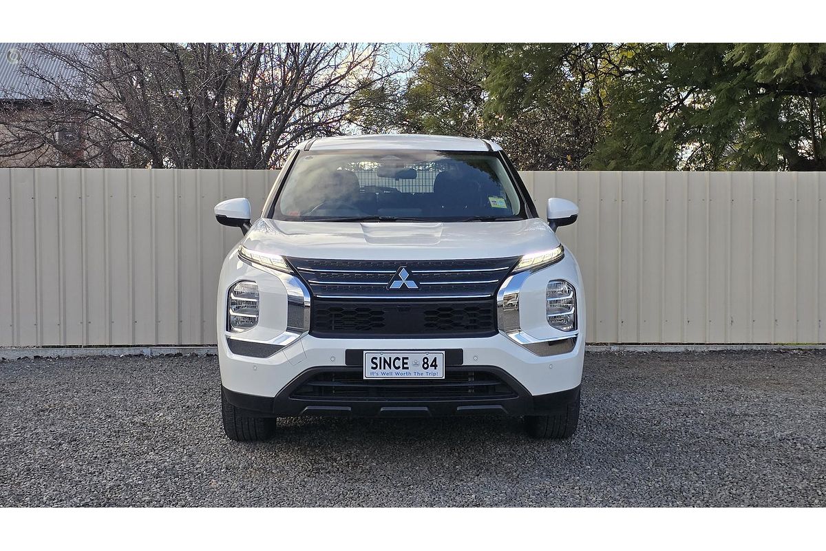 2023 Mitsubishi Outlander ES ZM