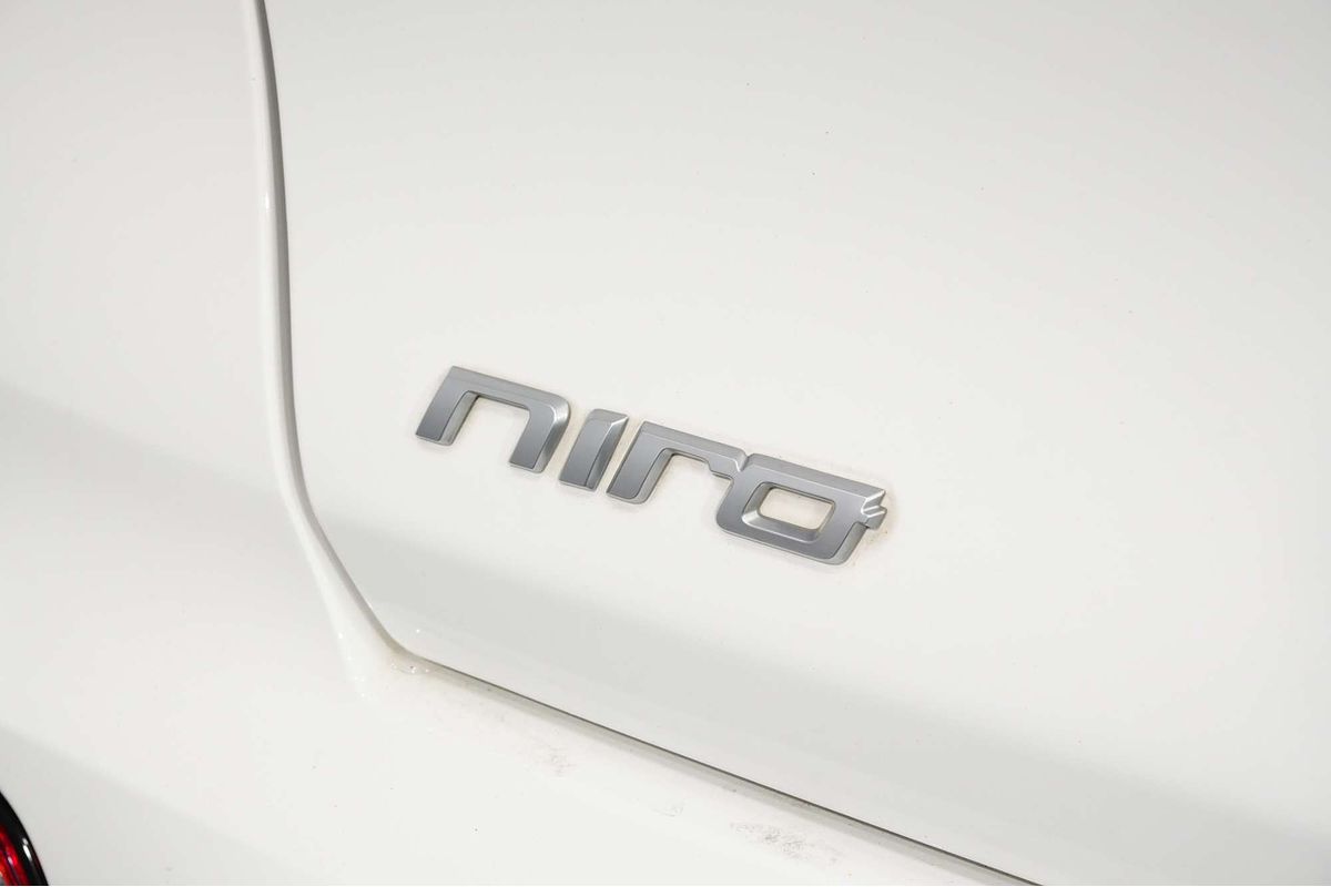 2022 Kia Niro Hybrid Sport DE
