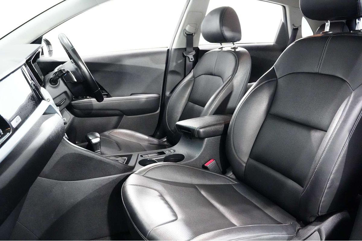 2022 Kia Niro Hybrid Sport DE