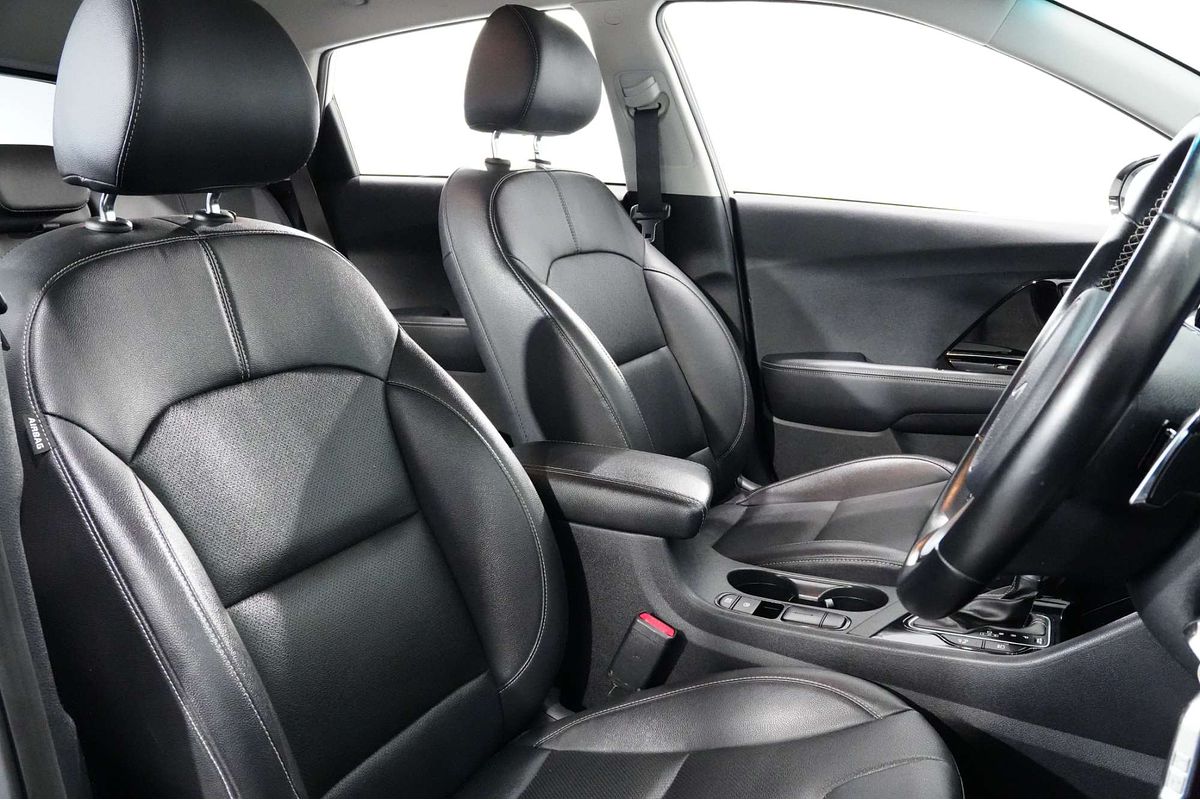 2022 Kia Niro Hybrid Sport DE
