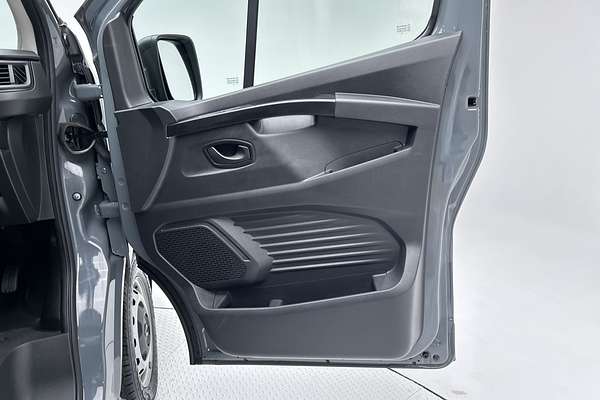 2022 Renault Trafic Pro X82 SWB Low Roof thumb-17