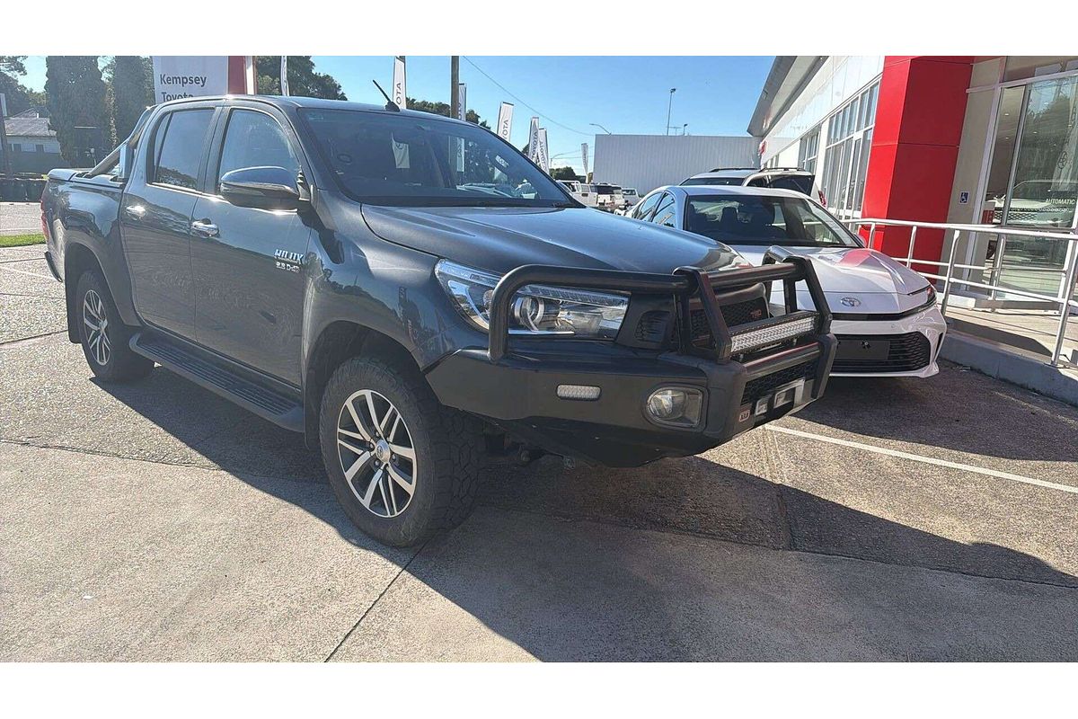 Hilux 4x4 SR5 2.8L T Diesel Automatic Double Cab 1Y46290 004