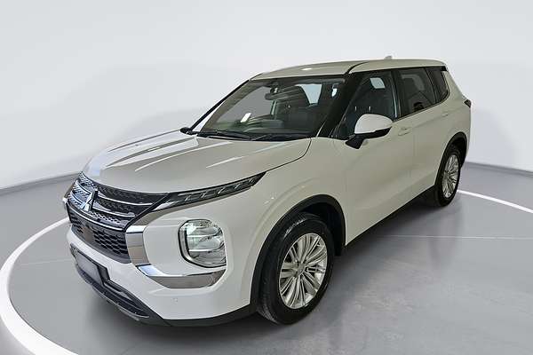 2023 Mitsubishi Outlander ES ZM
